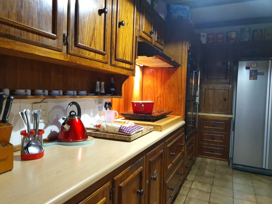 6 Bedroom Property for Sale in Flimieda North West